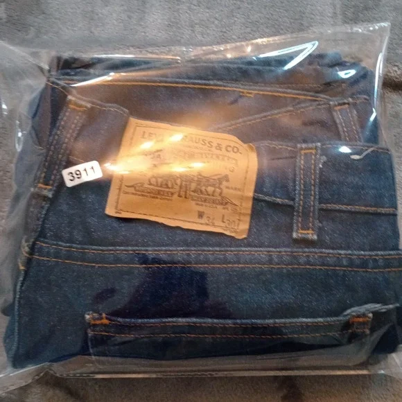 Vintage Levis 509 Jeans Size 34 Red Batwing Paper Tag USA Made 100% Cotton Blue